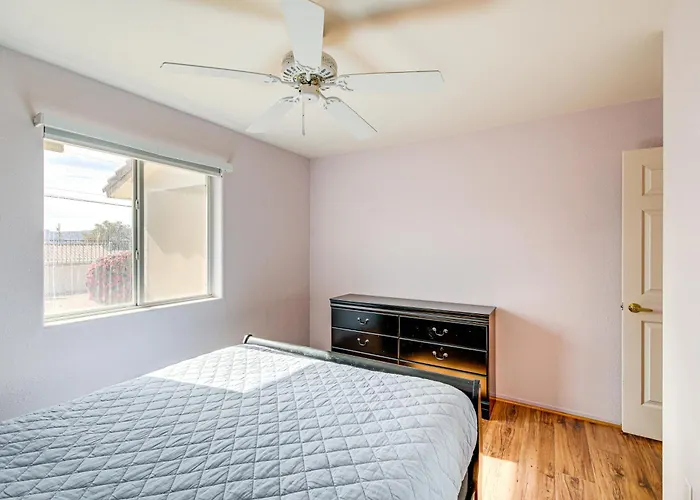 Hike, Boat, Golf & Unwind: Havasu Home! Holiday home