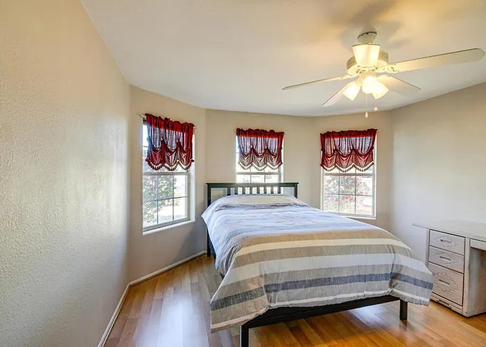 Hike, Boat, Golf & Unwind: Havasu Home! Holiday home