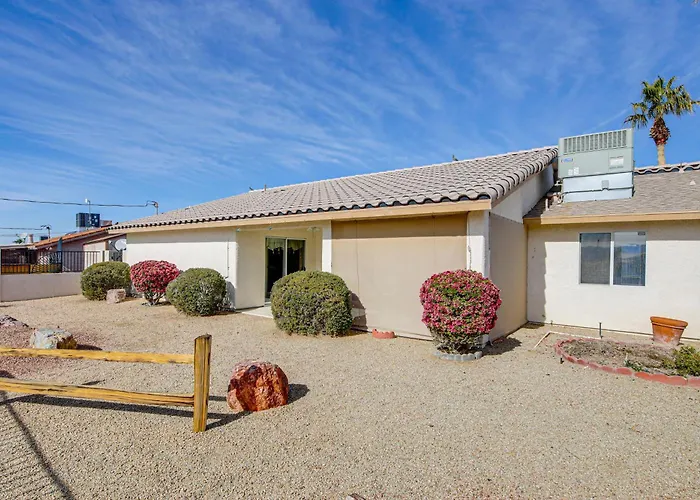 Hike, Boat, Golf & Unwind: Havasu Home! Holiday home *